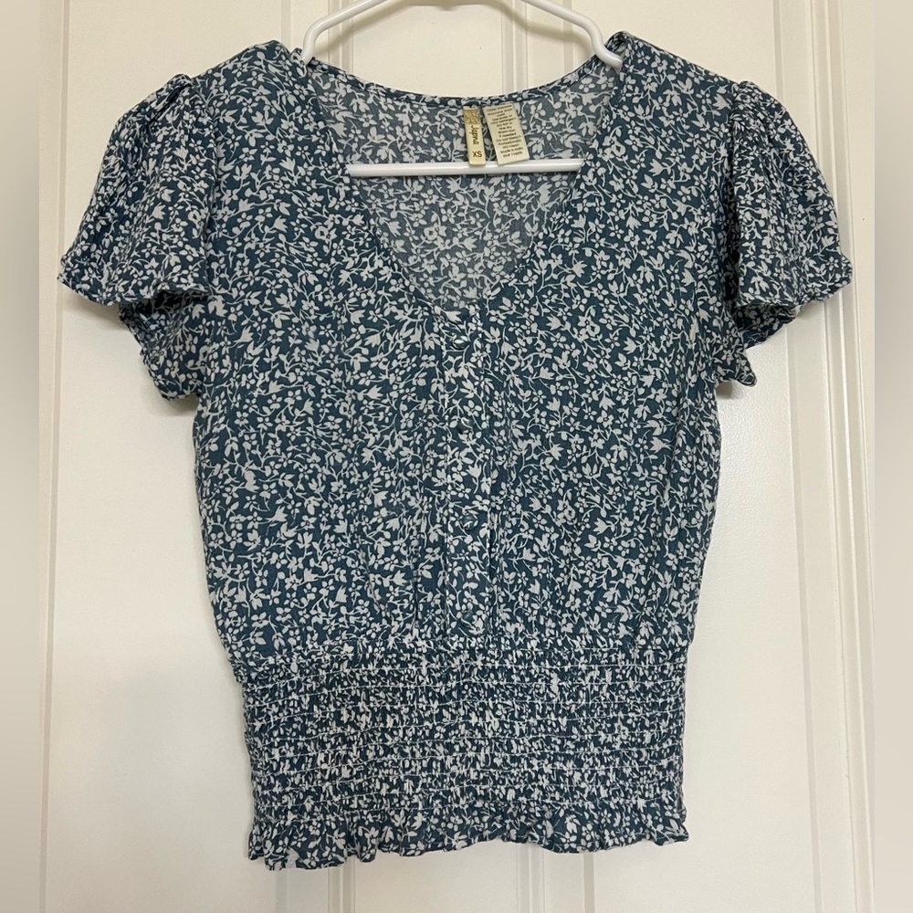 Blue and White Floral Flutter Sleeve V-Neck Top - Size XS